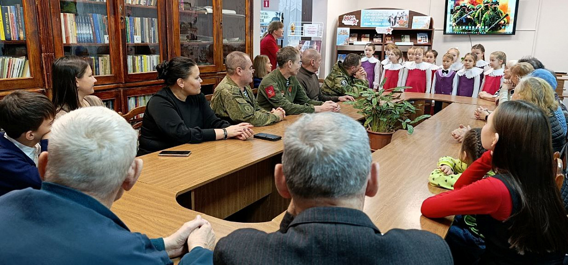 Встреча с героями и их мамами: тепло сердец в Ядринской библиотеке